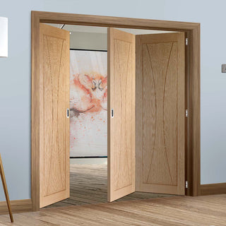 Image: Bespoke Thrufold Verona Oak Flush Folding 2+1 Door - Prefinished